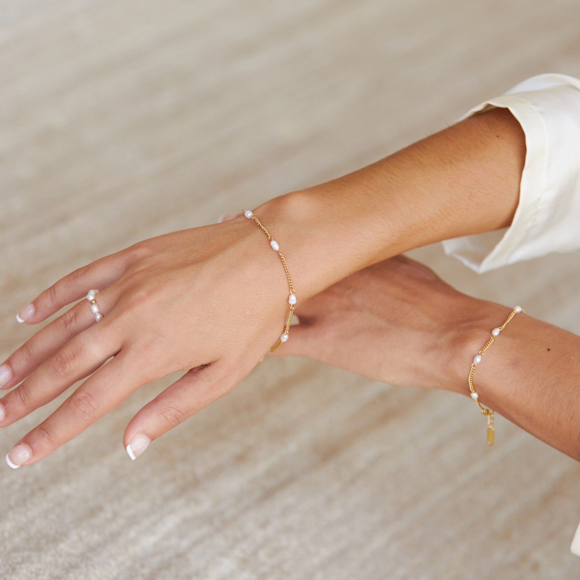 Elegant Amara Bracelet with Radiant Freshwater Pearls