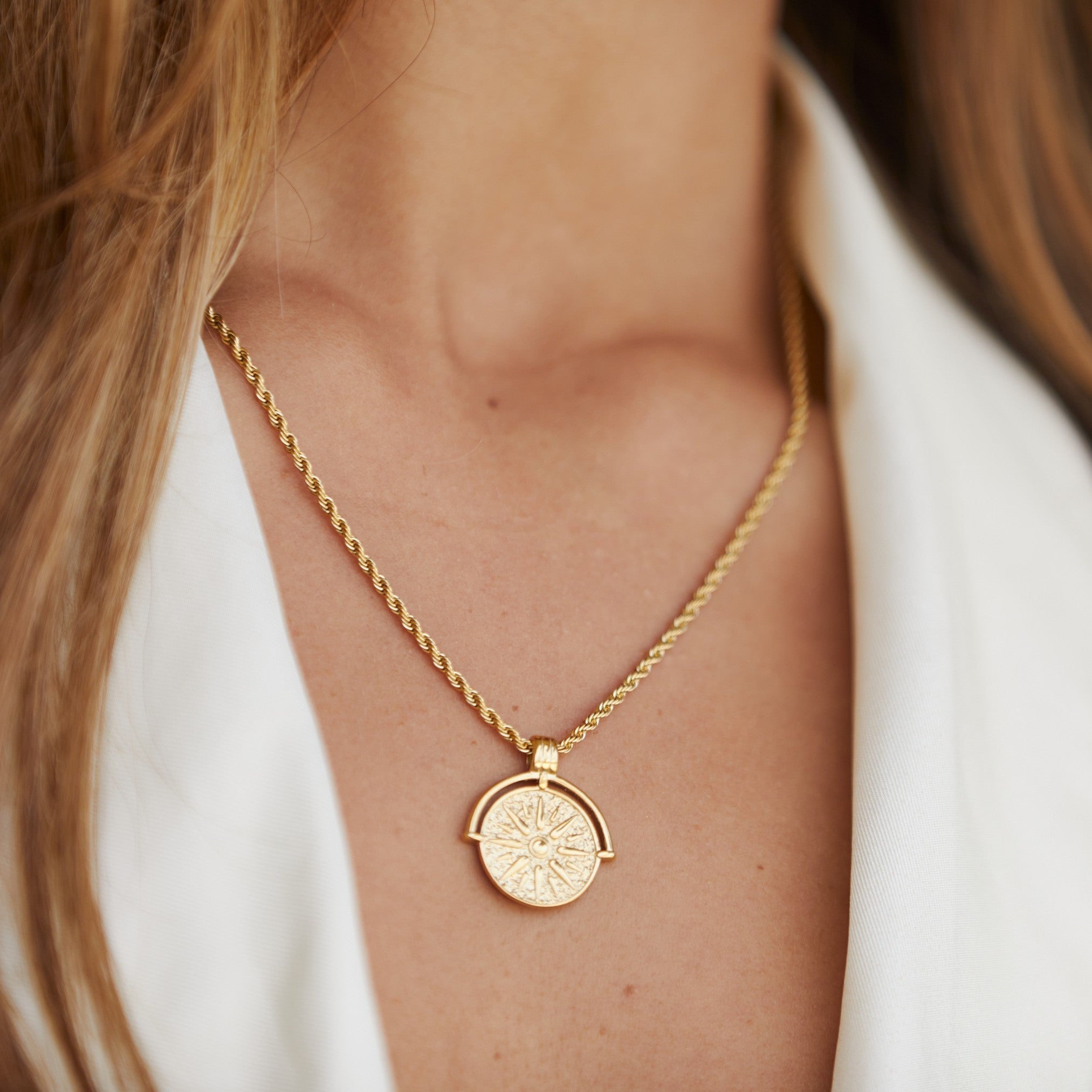 Elegant Sun-Hanging Necklace - Aurora
