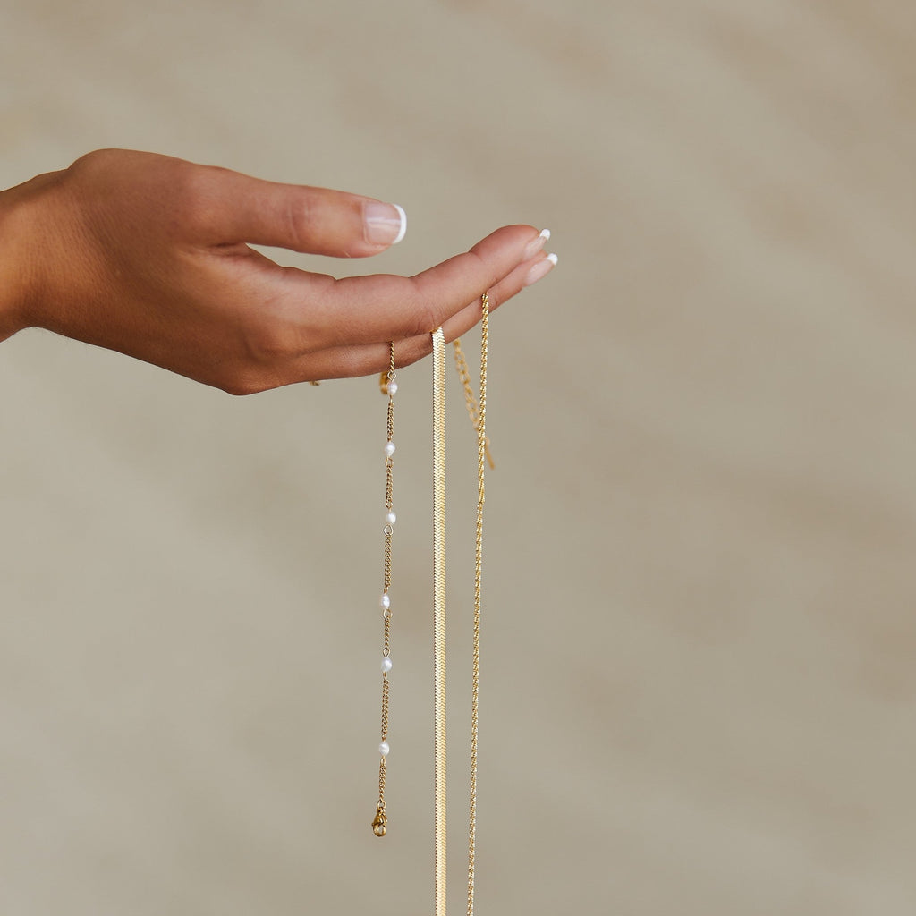 Elegant Amara Bracelet with Radiant Freshwater Pearls