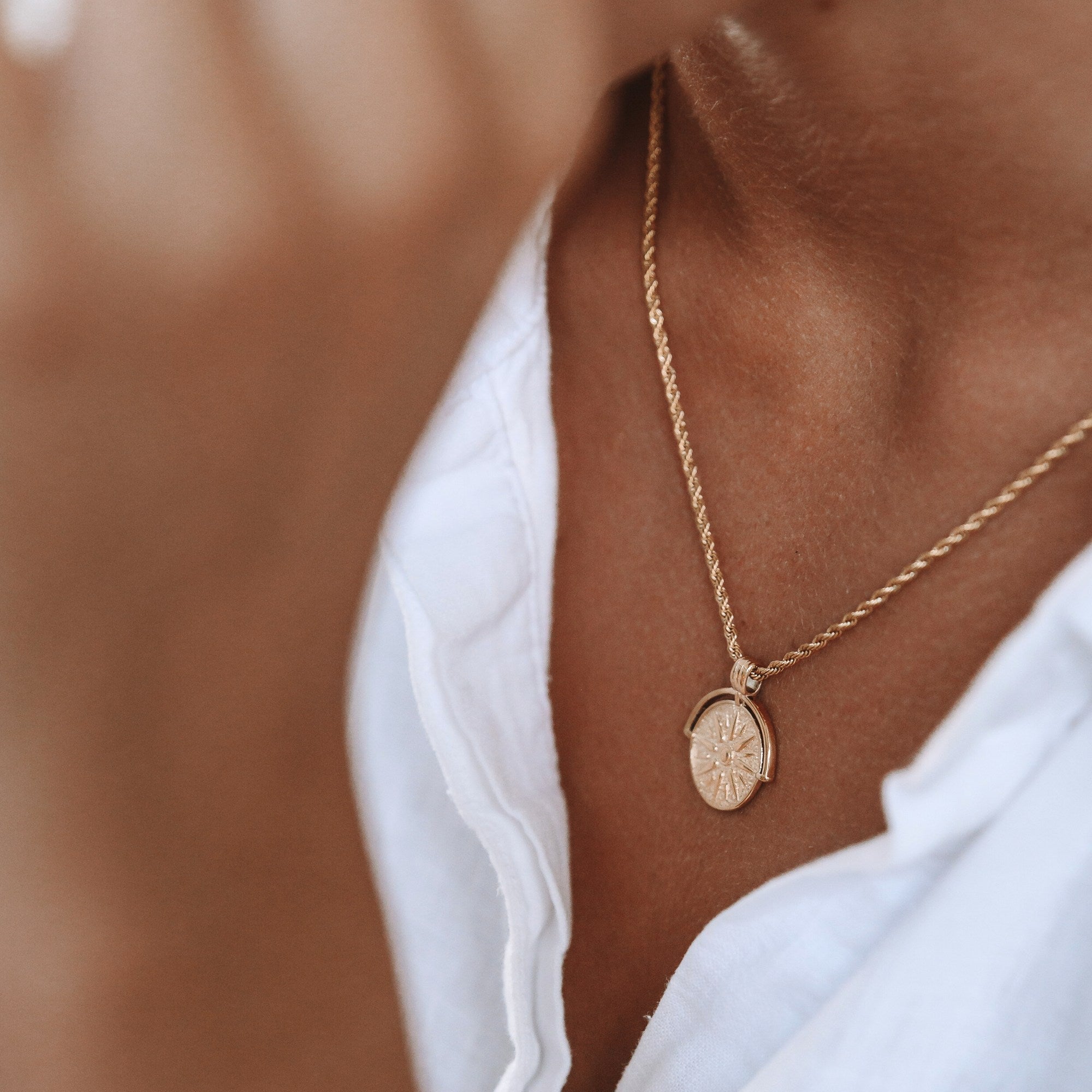 Elegant Sun-Hanging Necklace - Aurora