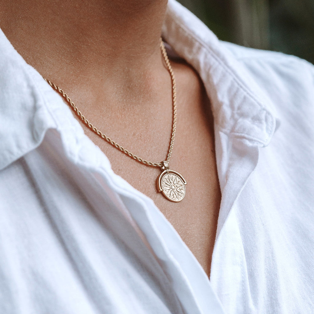 Elegant Sun-Hanging Necklace - Aurora