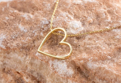 BoldHeart Necklace – Elegant Open Heart Pendant