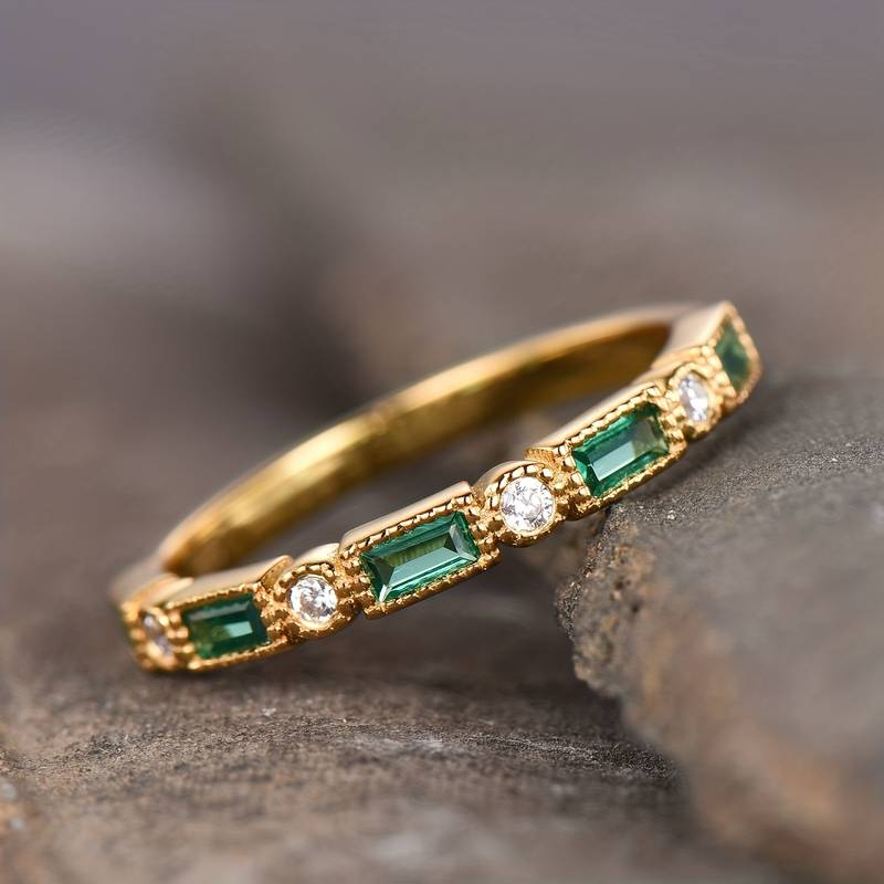 Elegant Vintage Ring with Radiant Green Zirconia - Zarina