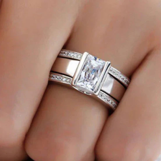 Retro Glossy Silver Ring - Sienna for a Timeless Elegance