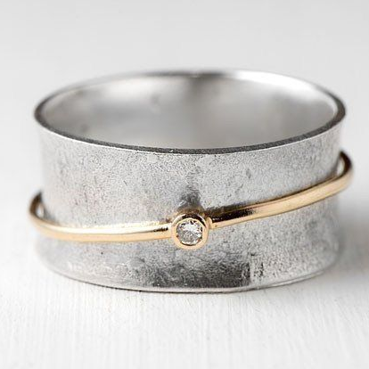 Elegant Vintage Silver Ring with Gold Accents and Radiant Zirconia - Aurina