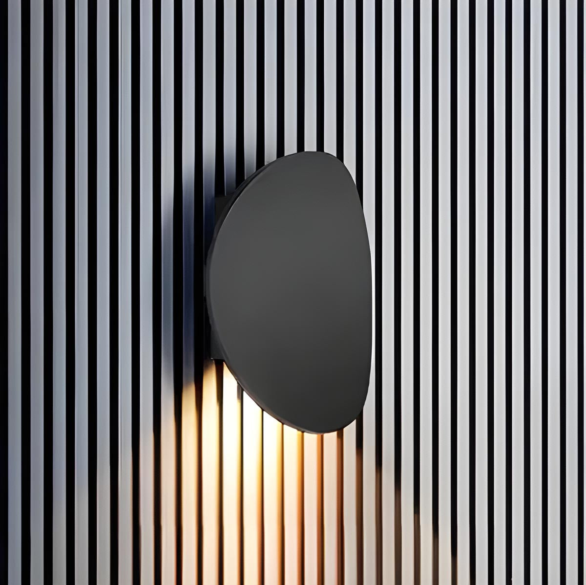 DuskGlow - Elegant Wall Lamp for Atmospheric Lighting