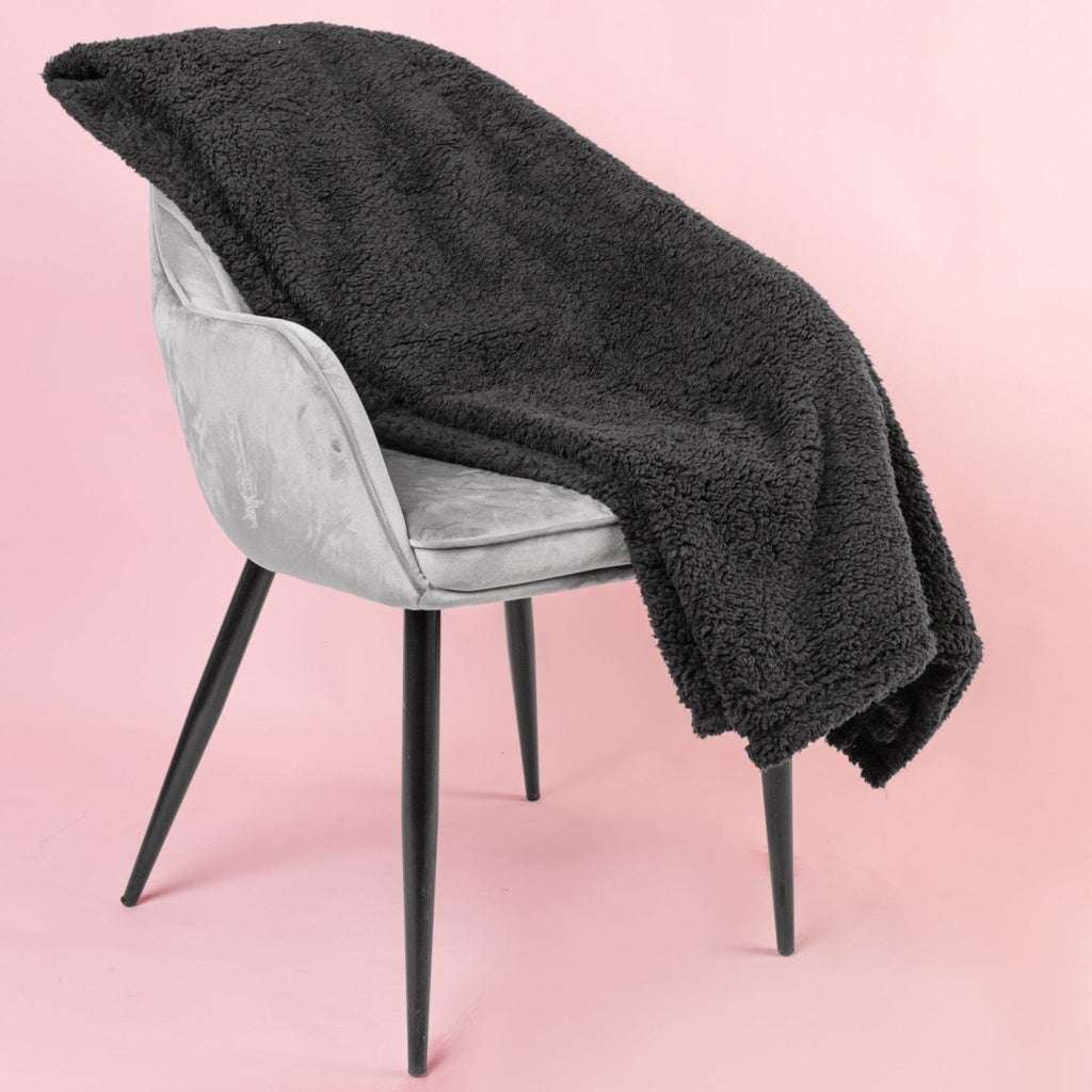 CozyGuard Blanket - Luxurious Waterproof Blanket for Relaxation