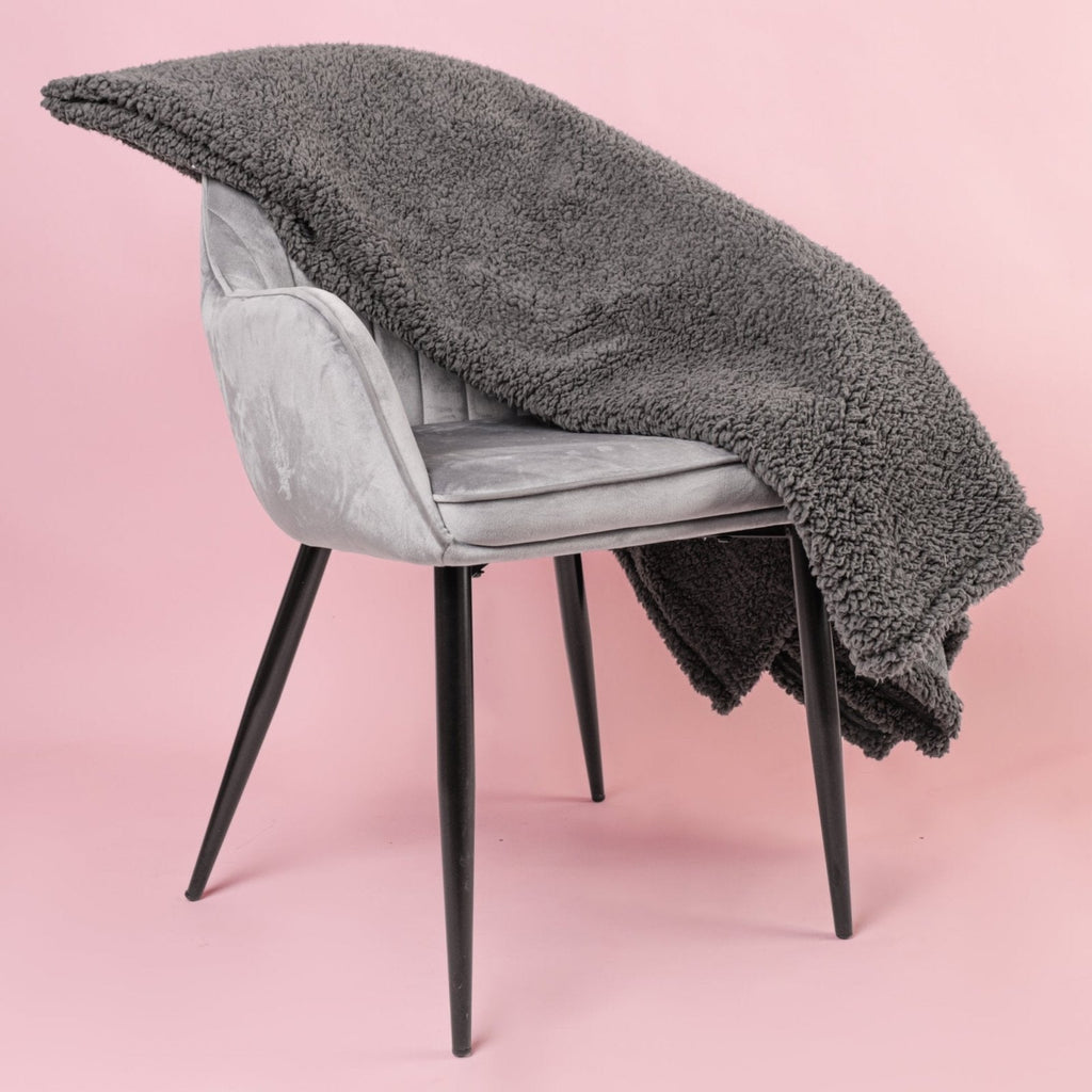CozyGuard Blanket - Luxurious Waterproof Blanket for Relaxation