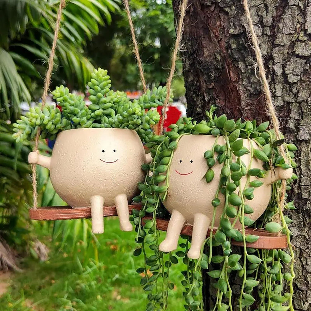 GreenOasis - Elegant Hanging Planter for a Serene Atmosphere