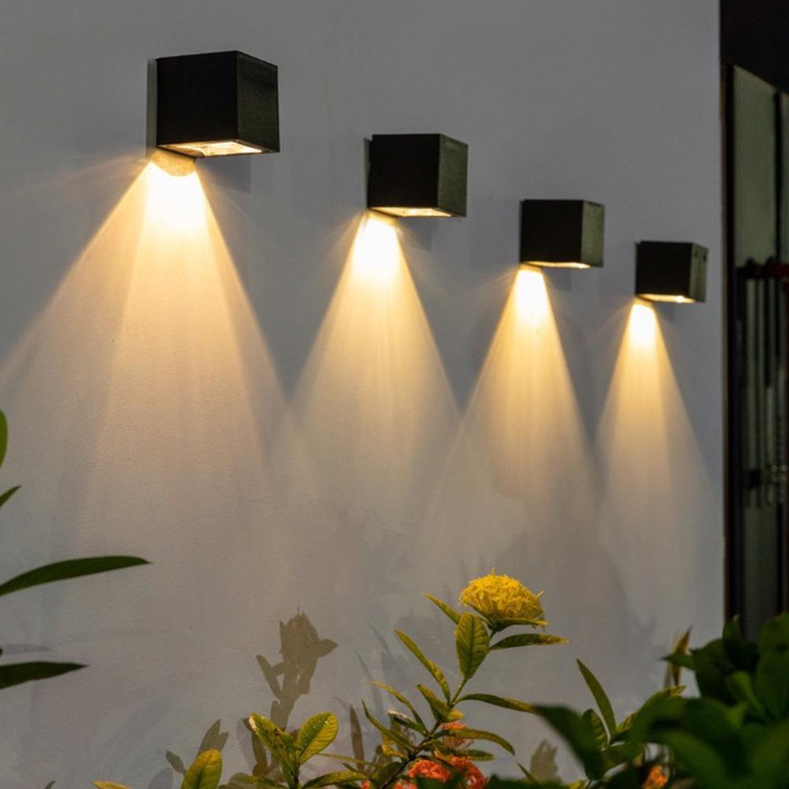 Wireless LED Solar Cube Wall Lights Deluxe - Create the perfect ambiance in your garden!
