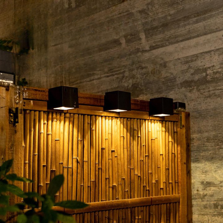 Wireless LED Solar Cube Wall Lights Deluxe - Create the perfect ambiance in your garden!