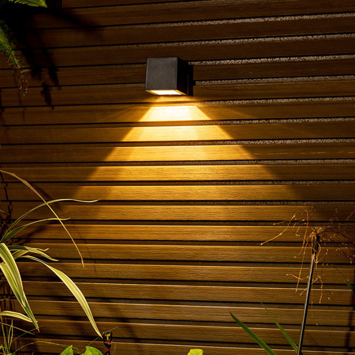 Wireless LED Solar Cube Wall Lights Deluxe - Create the perfect ambiance in your garden!