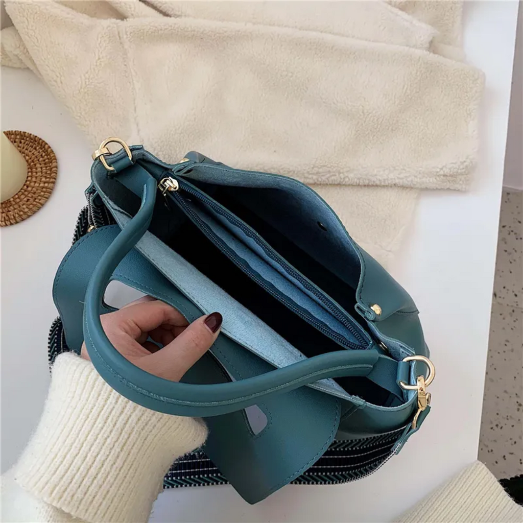 Karen Messenger - Fashionable and Practical Shoulder Bag