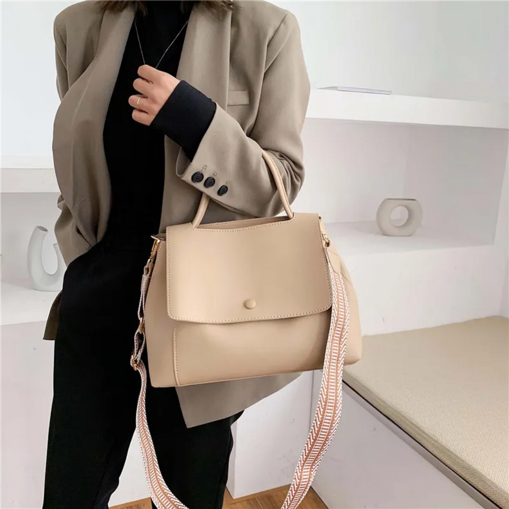 Karen Messenger - Fashionable and Practical Shoulder Bag