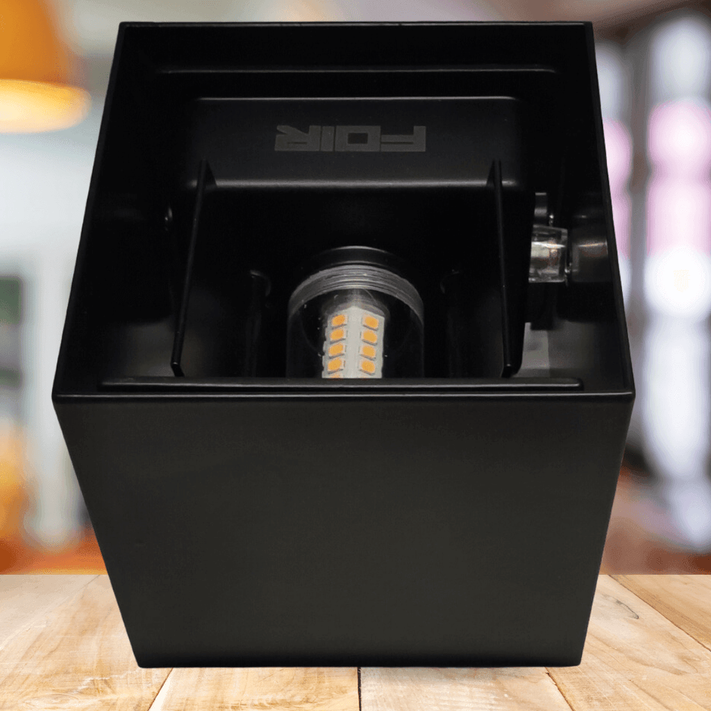 AceGlow Outdoor Lamp - Dusk-to-Dawn Sensor G9 IP65 Warm White