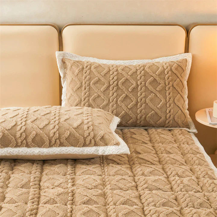 LuxeLoom Duvet - Luxurious Flannel Duvet for Ultimate Warmth and Comfort