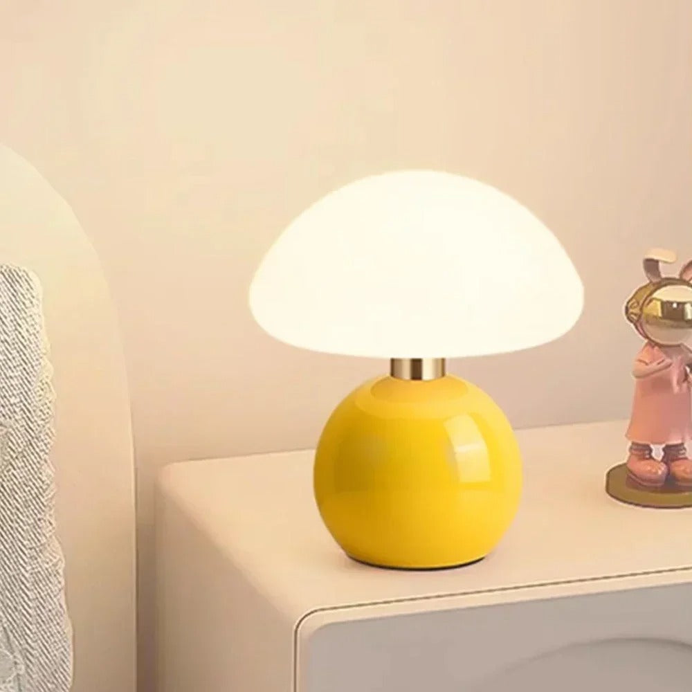 Elegant Cream Table Lamp – Atmospheric Lighting for Your Home