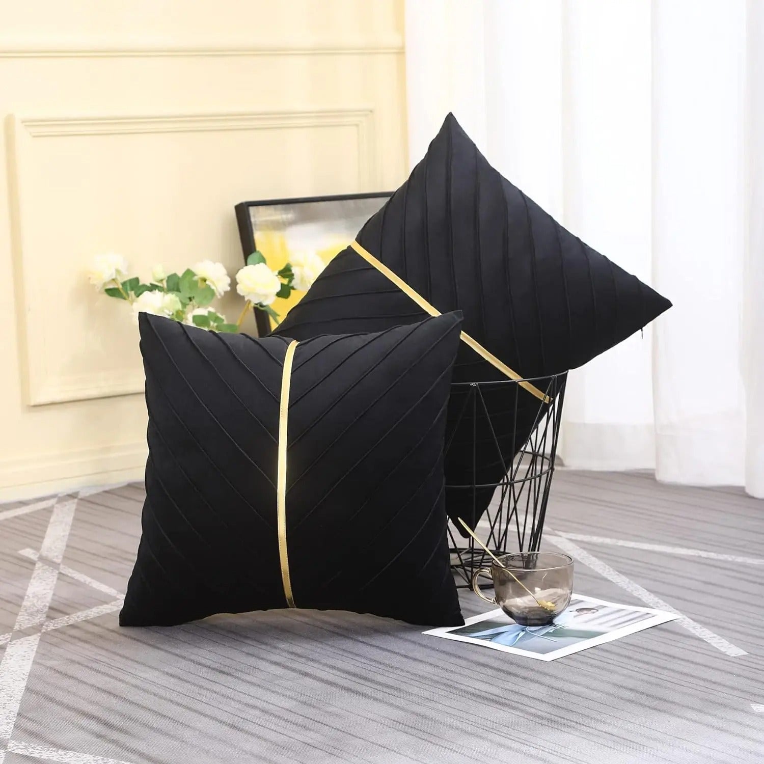 Noir Élégance Cushion Cover - Luxurious Velvet Cushion Cover with Gold Sequins - Refine Your Interior