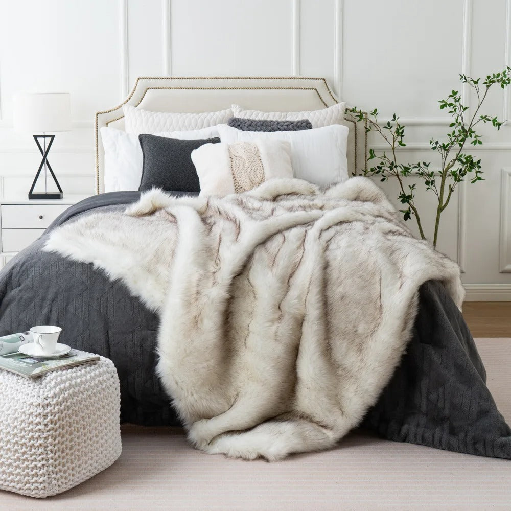 FauxFur Bliss – Luxurious Synthetic Fur Blanket for Extra Comfort