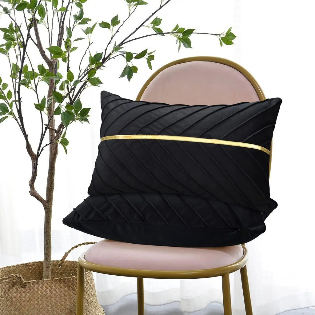 Noir Élégance Cushion Cover - Luxurious Velvet Cushion Cover with Gold Sequins - Refine Your Interior