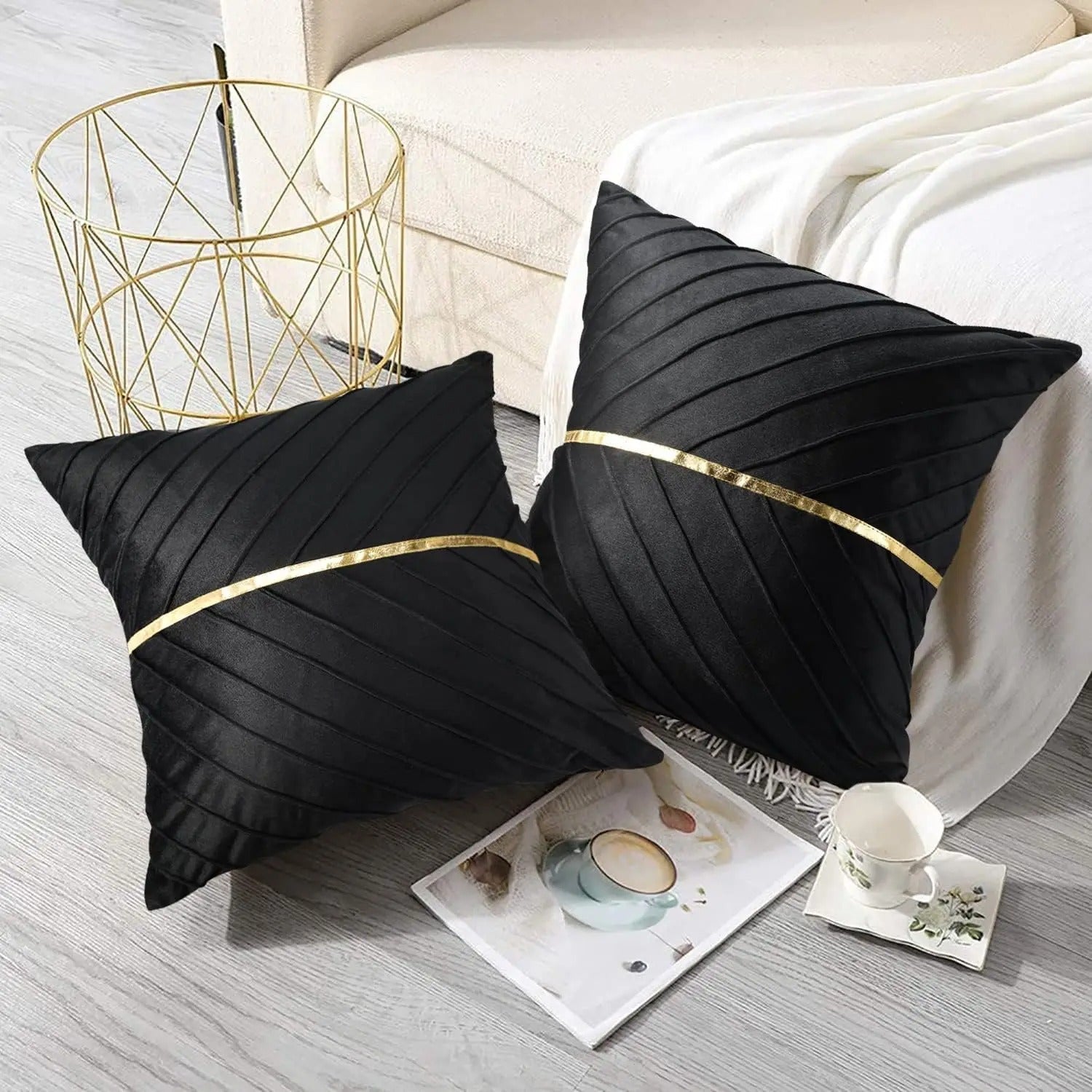 Noir Élégance Cushion Cover - Luxurious Velvet Cushion Cover with Gold Sequins - Refine Your Interior