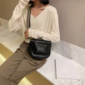 ClassicElegance Crossbody Bag - Timeless Design and Comfort
