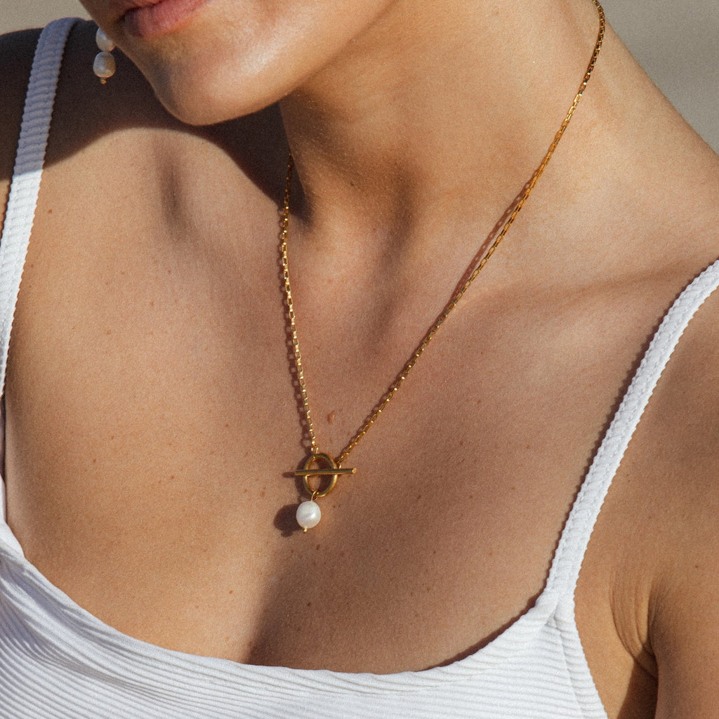 Elegant Pearl Necklace with Refined Clasp - Lucía