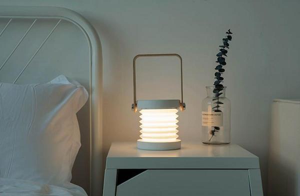 CompactGlow Lantern – Portable and Foldable Lighting