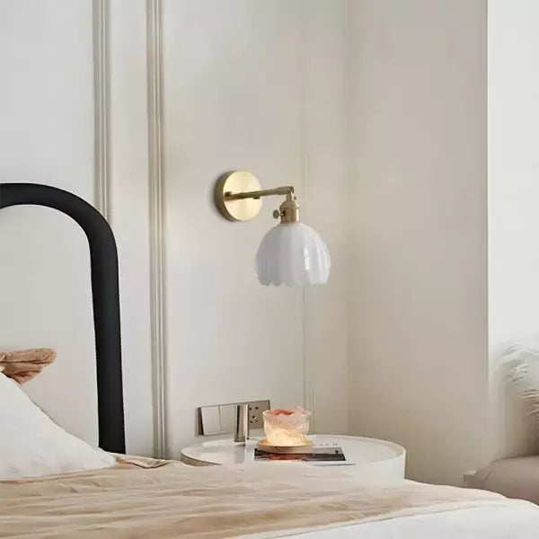 RetroLume – Tulip-shaped Glass Wall Lamp with Vintage Charm