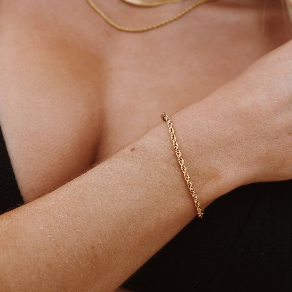 Sienna - Elegant Rotating Link Bracelet