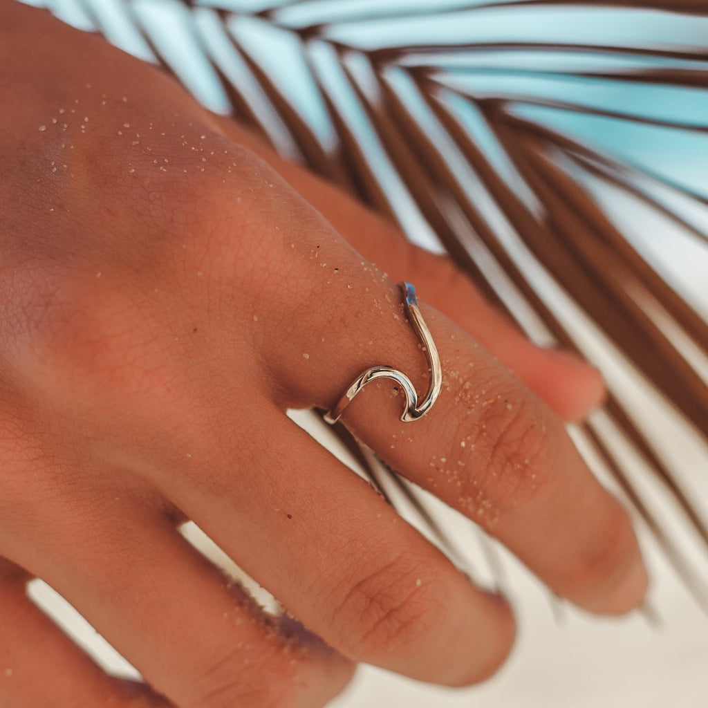 Elegant Wavy Ring - Mila