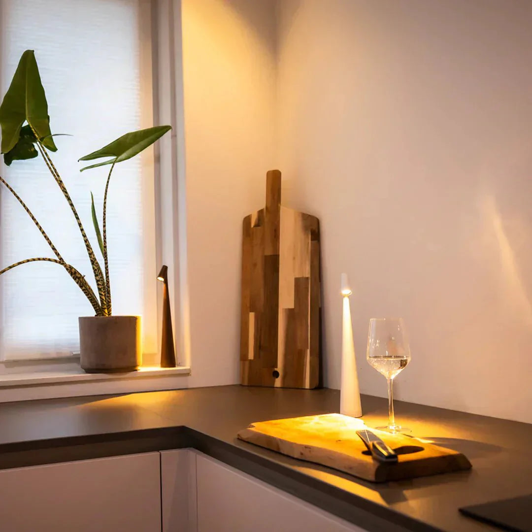Spark Touch - Elegant Wireless Table Lamp with Adjustable Brightness