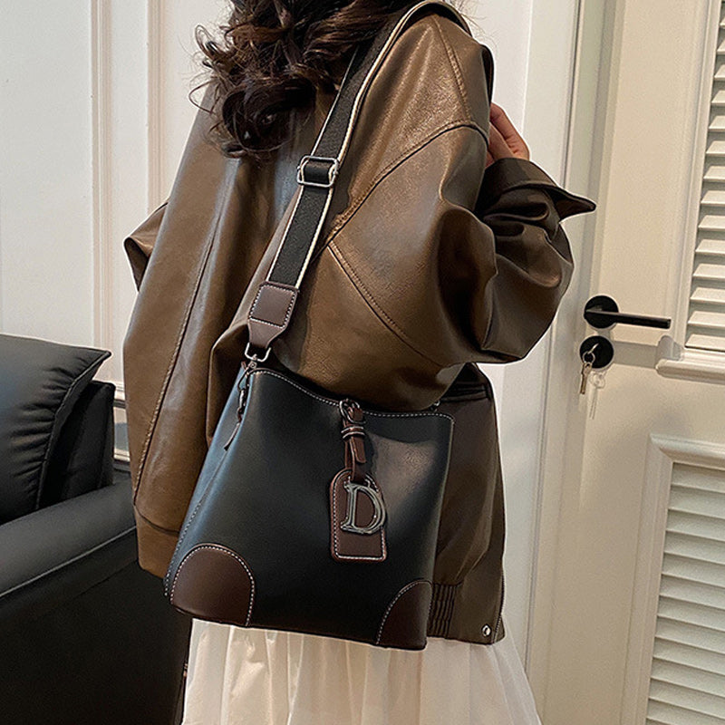EleganceCross - Luxurious and Practical Shoulder Bag for Everyday
