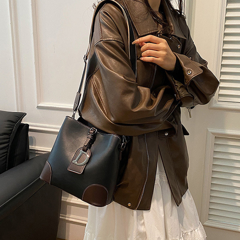 EleganceCross - Luxurious and Practical Shoulder Bag for Everyday