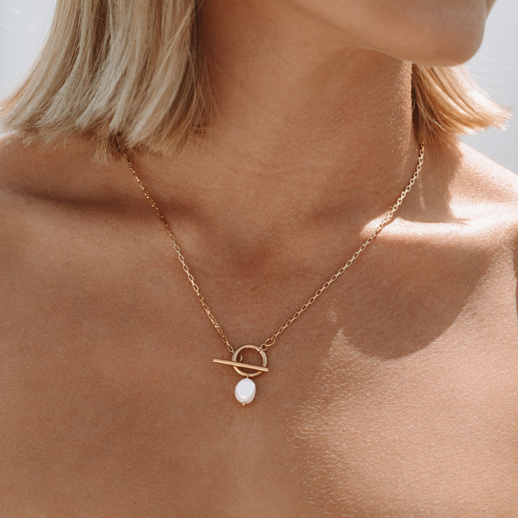 Elegant Pearl Necklace with Refined Clasp - Lucía
