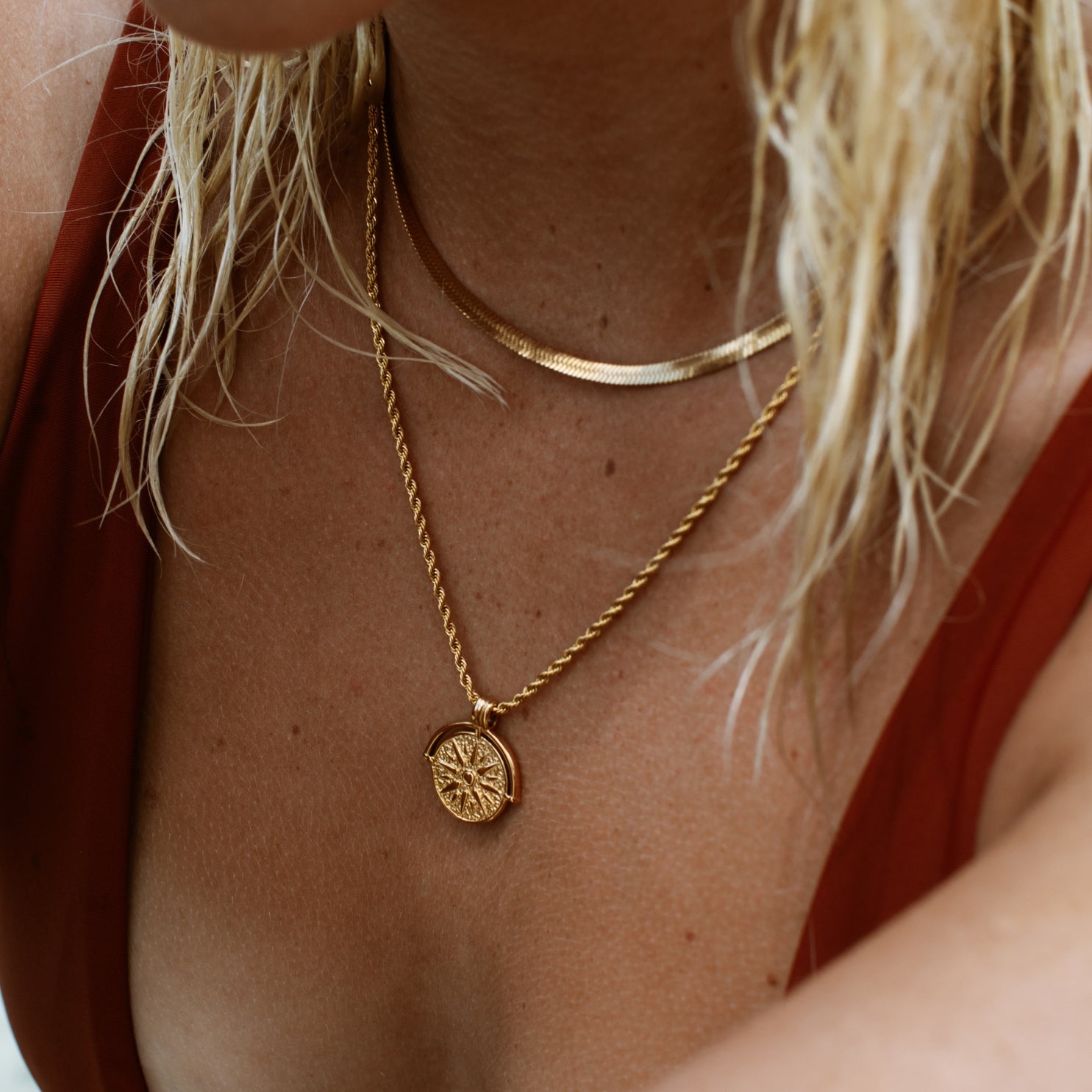Elegant Sun-Hanging Necklace - Aurora