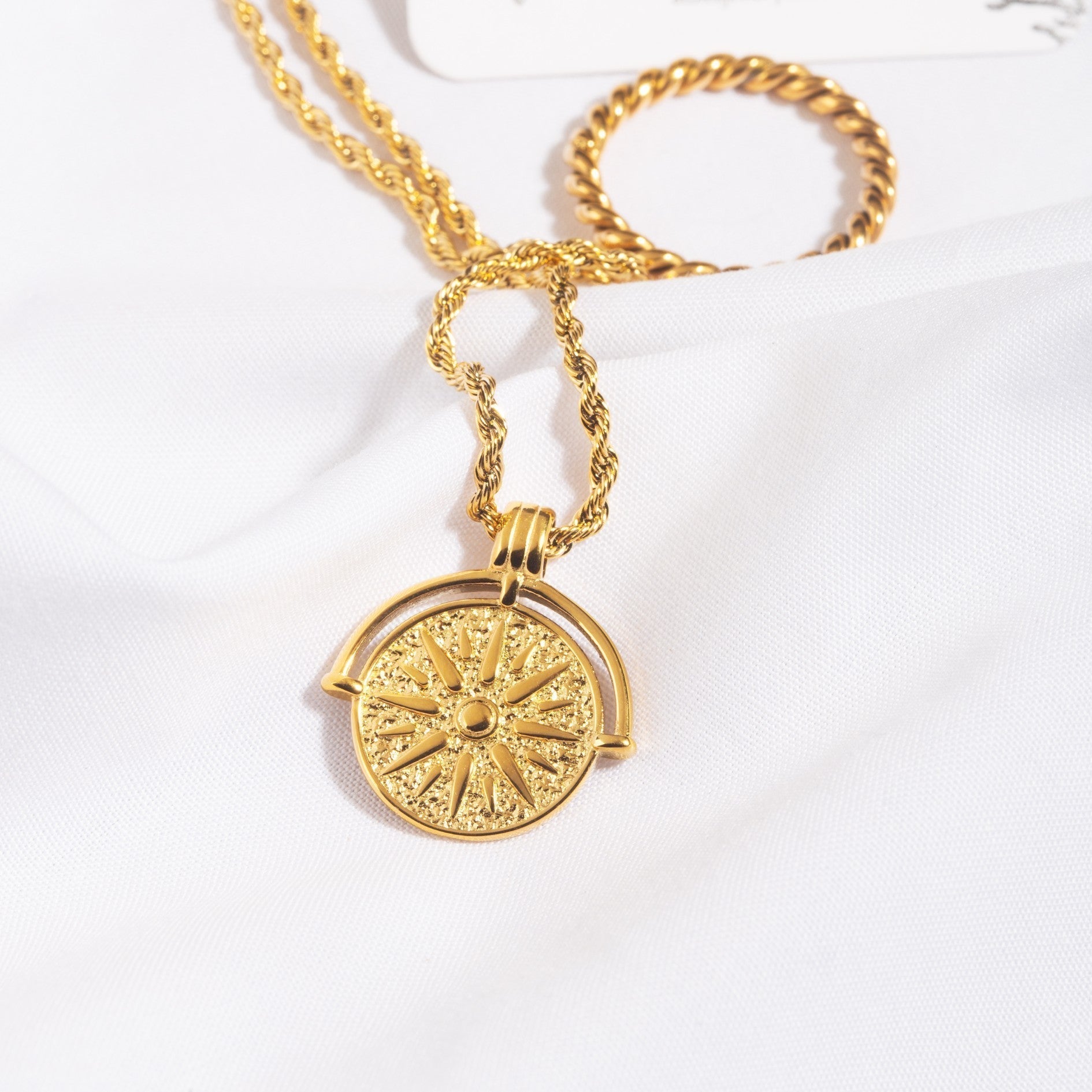 Elegant Sun-Hanging Necklace - Aurora