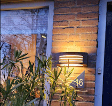 GardaOutdoor Light – Robust Black Wall Lamp IP54