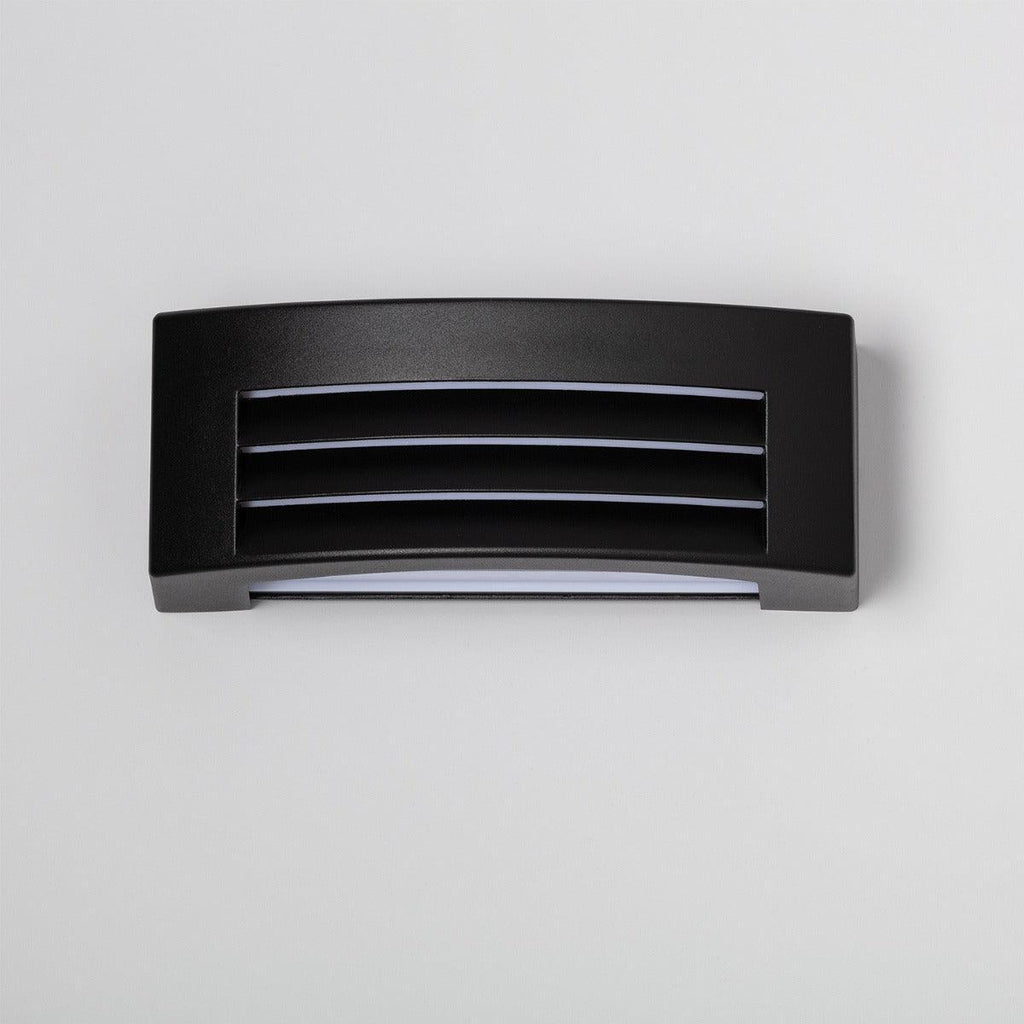 GardaOutdoor Light – Robust Black Wall Lamp IP54