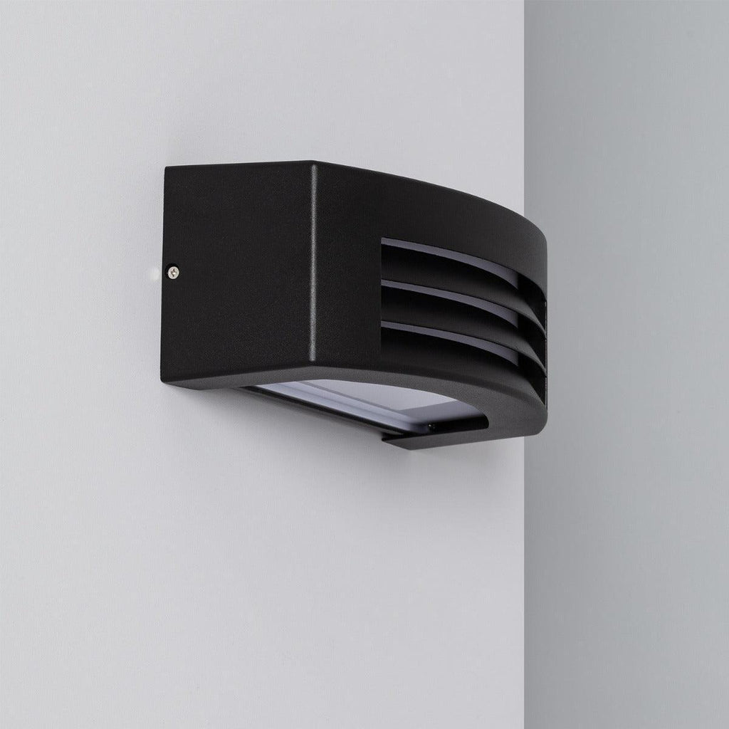 GardaOutdoor Light – Robust Black Wall Lamp IP54