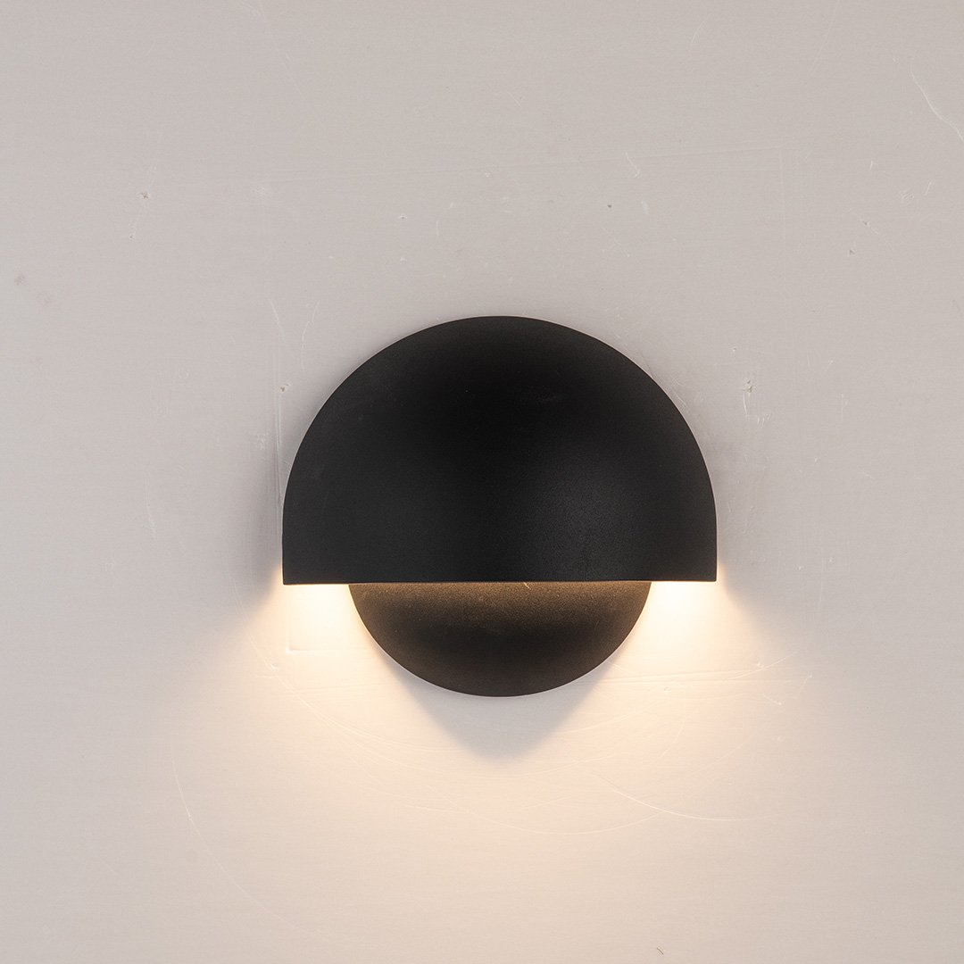AquaLight - Modern LED Wall Lamp for Outdoor Ambiance