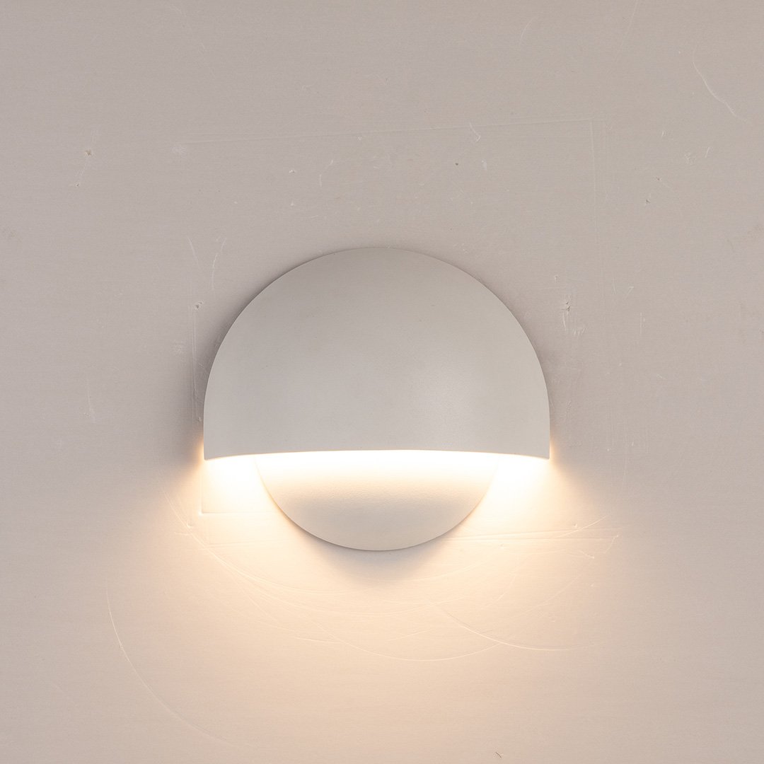 AquaLight - Modern LED Wall Lamp for Outdoor Ambiance