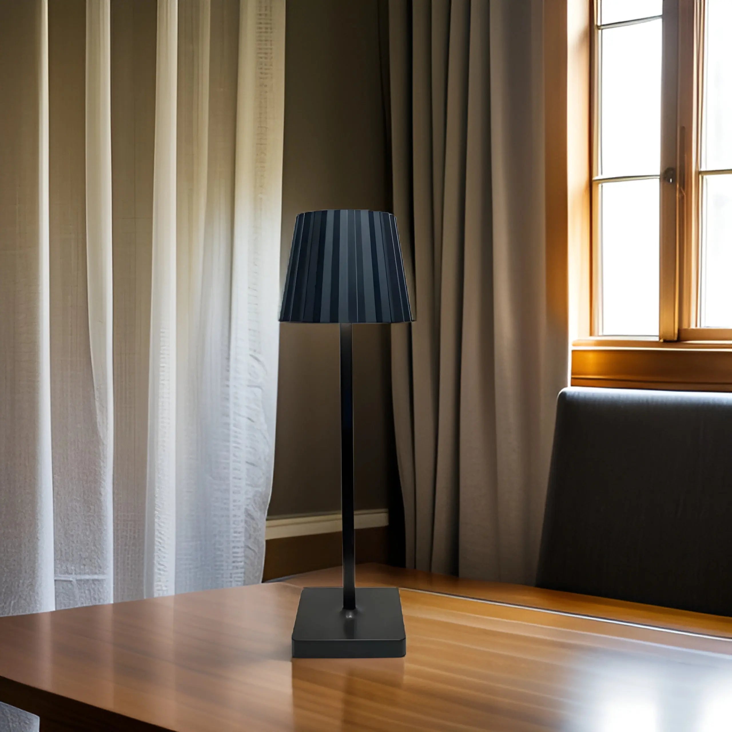Luxury Scandinavian Wireless Table Lamp Arlo – Elegant LED Lighting with USB Charging Function